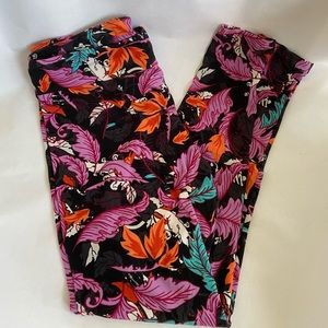 LuLaRoe Beautiful feathers leggings!